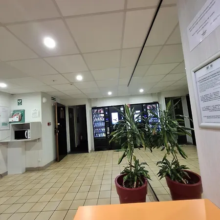 מלון Premiere Classe Angers Sud Louvre Group *